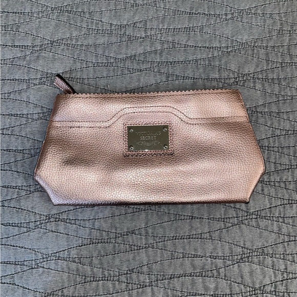 Victoria’s Secret Light Pink Pleather Zipper Clutch Bag - Picture 1 of 4